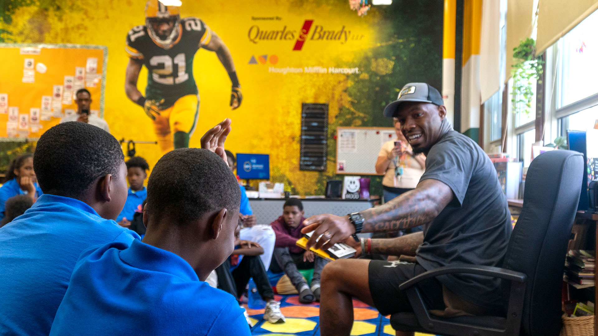 Former Green Bay Packer, Ha Ha Clinton-Dix reads to students.