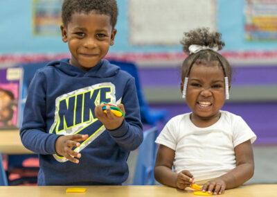 طالبان شابان يبتسمان بشكل محرج أمام الكاميرا.